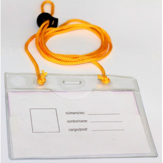 Caja 50 fundas identificacion pvc apaisado 70x105mm con cordon + bola ajustable iberplas 1077co50