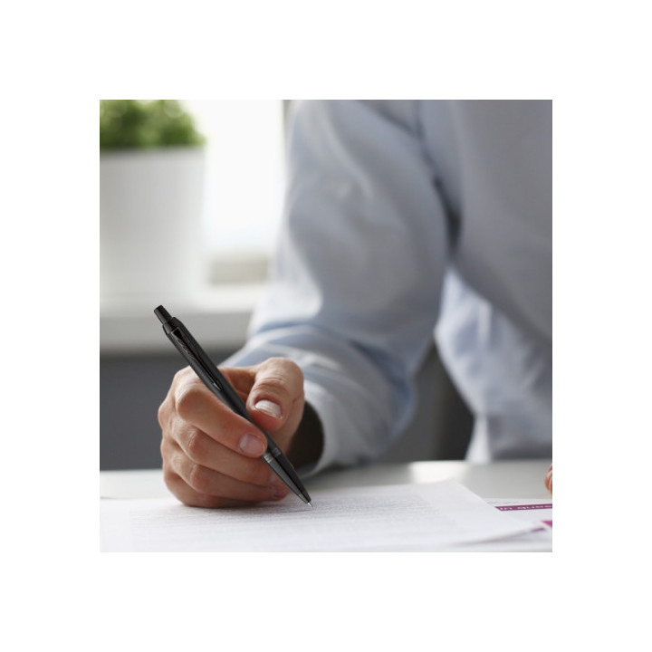 Bolígrafo im cuerpo negro mate/adornos negros medium parker 2127618